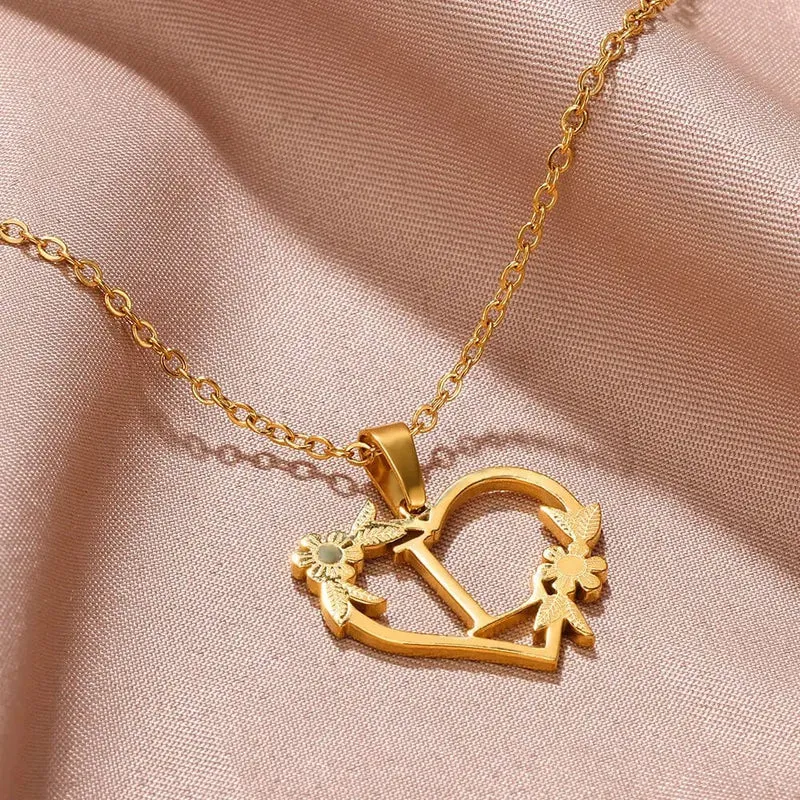 Gold Farbe zierliche Blume Initialen Halskette Frauen Mädchen Edelstahl Herz Brief Choker Halskette Beste Geschenke Alphabet Schmuck