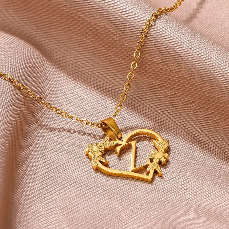Gold Farbe zierliche Blume Initialen Halskette Frauen Mädchen Edelstahl Herz Brief Choker Halskette Beste Geschenke Alphabet Schmuck