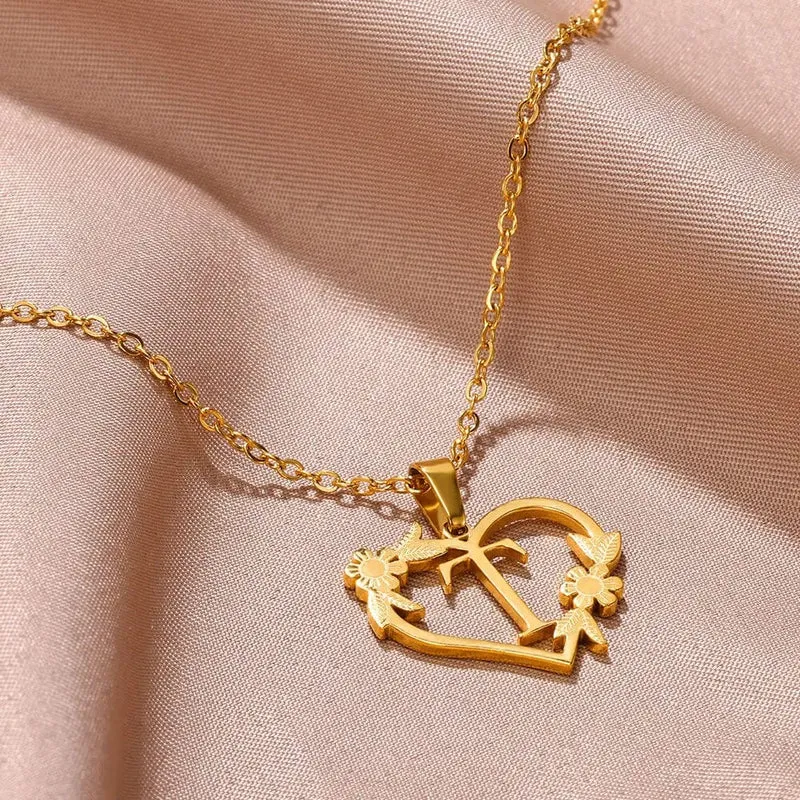 Gold Farbe zierliche Blume Initialen Halskette Frauen Mädchen Edelstahl Herz Brief Choker Halskette Beste Geschenke Alphabet Schmuck