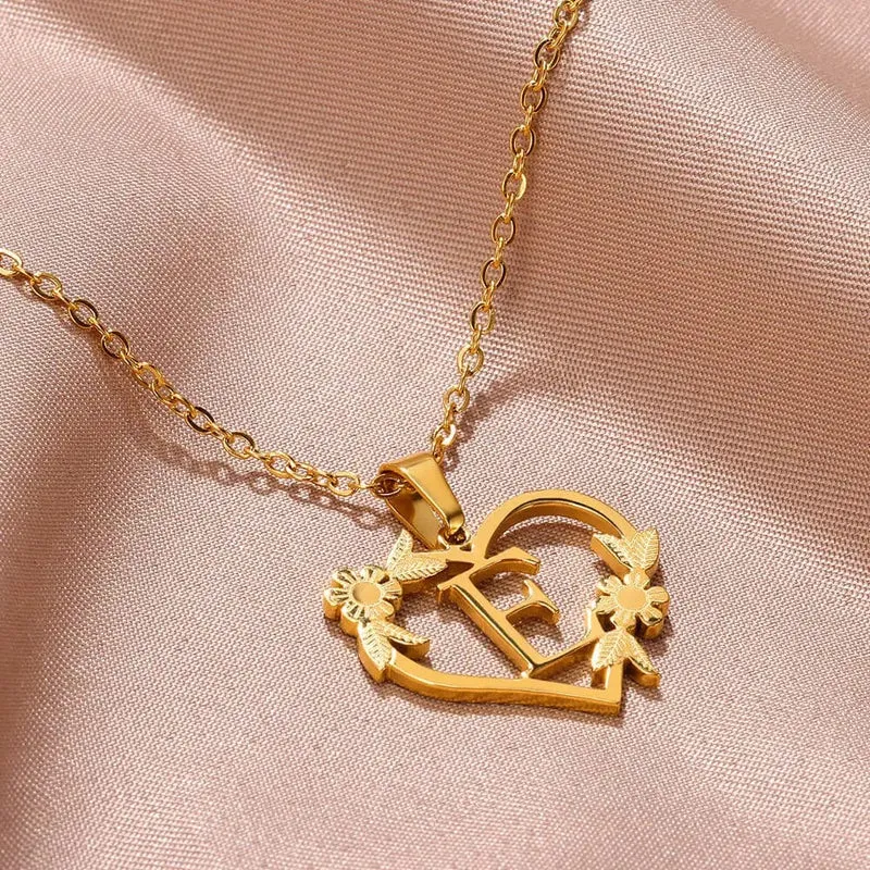 Gold Farbe zierliche Blume Initialen Halskette Frauen Mädchen Edelstahl Herz Brief Choker Halskette Beste Geschenke Alphabet Schmuck