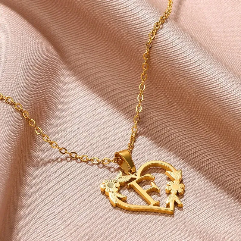 Gold Farbe zierliche Blume Initialen Halskette Frauen Mädchen Edelstahl Herz Brief Choker Halskette Beste Geschenke Alphabet Schmuck