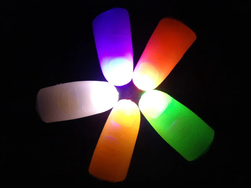 Magische Daumen, Leuchtspielzeug für Erwachsene, Zaubertrick-Requisiten, blaues Licht, LED, blinkende Finger, Halloween-Party-Spielzeug für Kinder