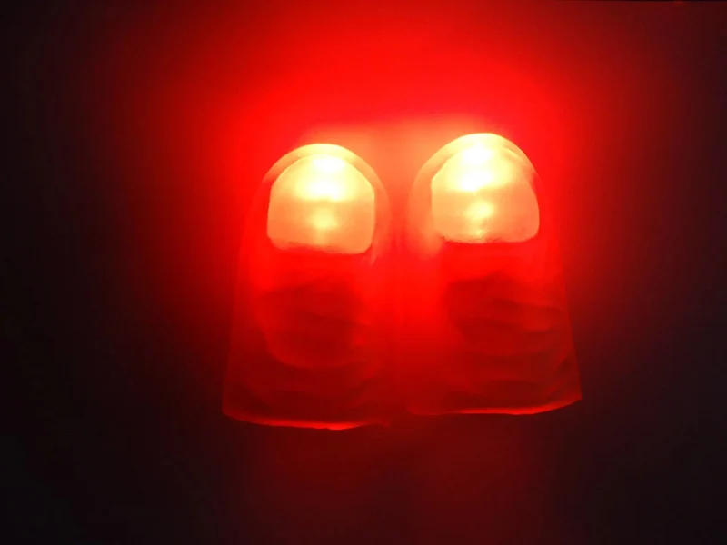 Magische Daumen, Leuchtspielzeug für Erwachsene, Zaubertrick-Requisiten, blaues Licht, LED, blinkende Finger, Halloween-Party-Spielzeug für Kinder