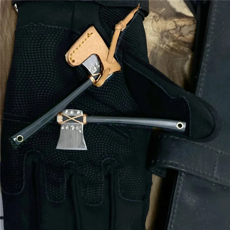 Chrom-Vanadium-legierter Stahl Mini-Axtkopf-Schlüsselanhänger Tragbares kleines Messer mit fester Klinge Auspack-Express mit Rindslederetui