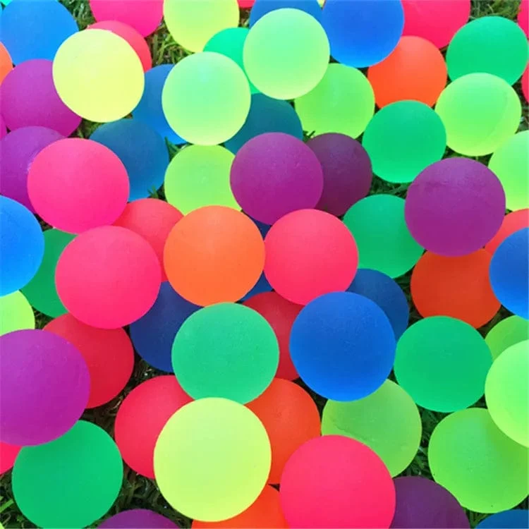 10 Stück 25 mm farbiger Junge Springball niedlich leuchtender Kinderspielzeugball Gummi Kinder Sportspiele elastische Springbälle Outdoor-Spielzeug