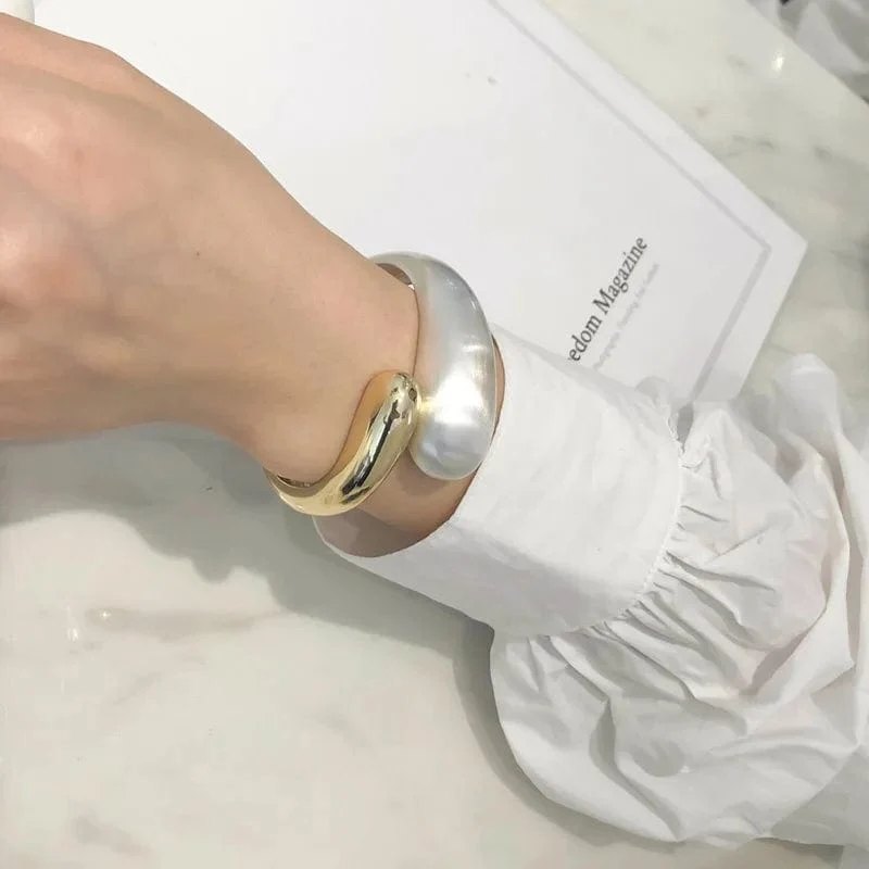 Heißer Verkauf Breite Armreifen Minimalistischen Legierung Gold Farbe Armbänder Für Frauen Zubehör Mode Schmuck Engagement Party Geschenk