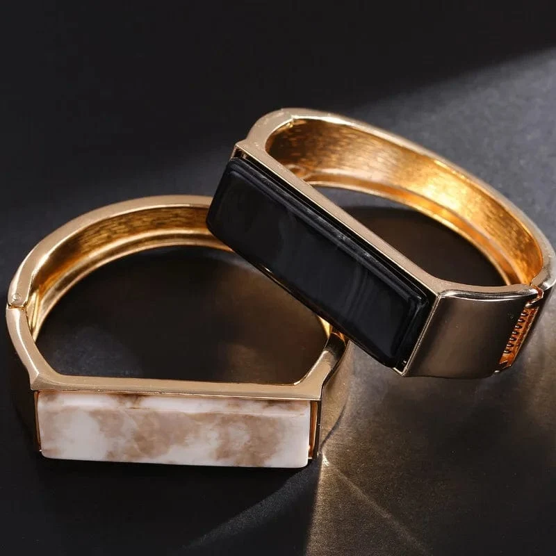 Heißer Verkauf Breite Armreifen Minimalistischen Legierung Gold Farbe Armbänder Für Frauen Zubehör Mode Schmuck Engagement Party Geschenk
