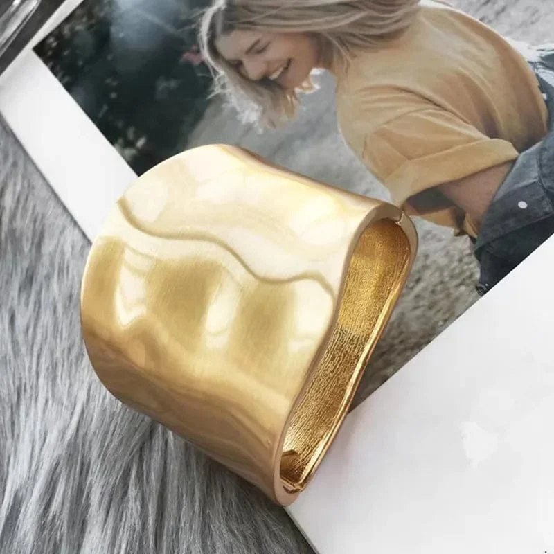 Heißer Verkauf Breite Armreifen Minimalistischen Legierung Gold Farbe Armbänder Für Frauen Zubehör Mode Schmuck Engagement Party Geschenk