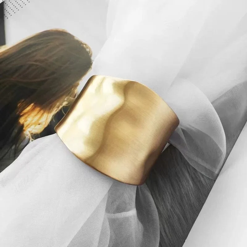Heißer Verkauf Breite Armreifen Minimalistischen Legierung Gold Farbe Armbänder Für Frauen Zubehör Mode Schmuck Engagement Party Geschenk