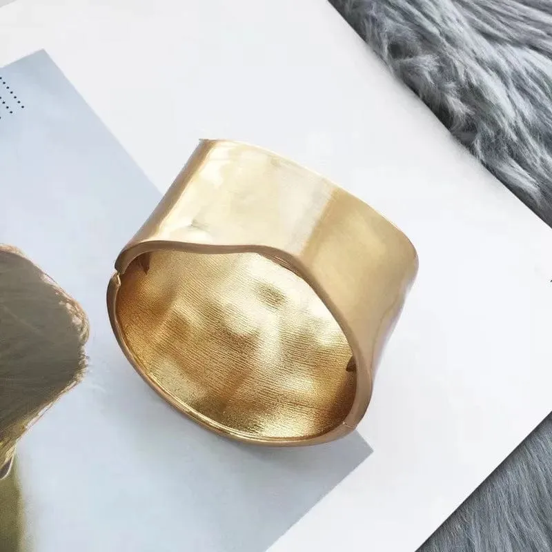 Heißer Verkauf Breite Armreifen Minimalistischen Legierung Gold Farbe Armbänder Für Frauen Zubehör Mode Schmuck Engagement Party Geschenk
