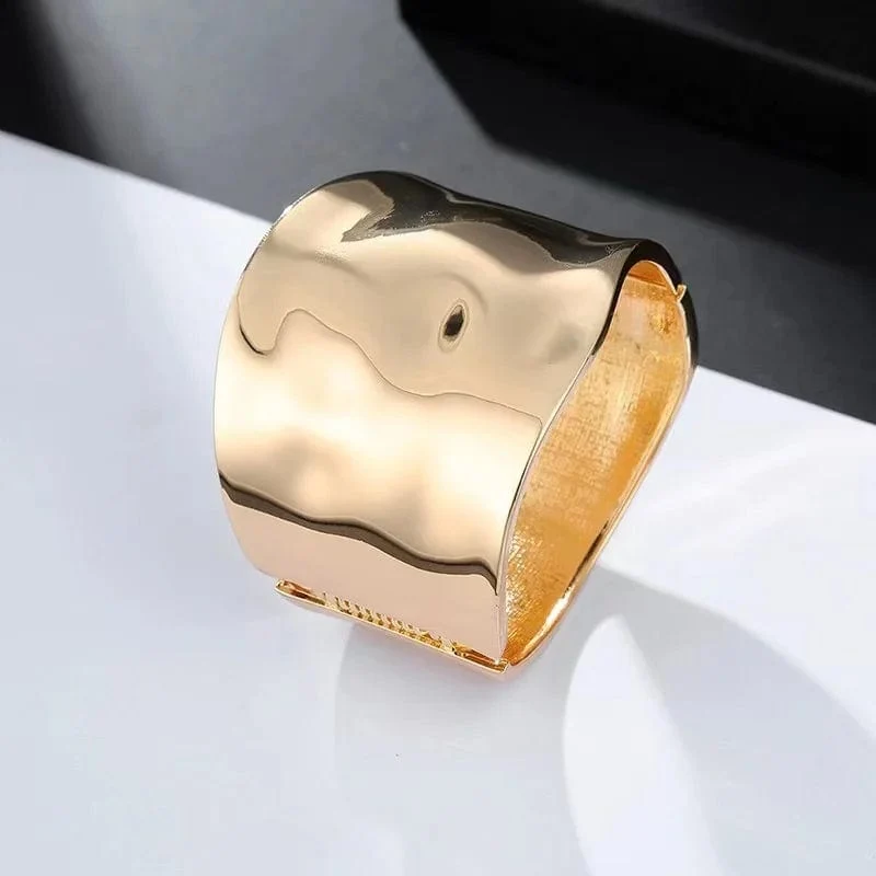 Heißer Verkauf Breite Armreifen Minimalistischen Legierung Gold Farbe Armbänder Für Frauen Zubehör Mode Schmuck Engagement Party Geschenk