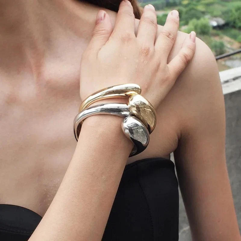 Heißer Verkauf Breite Armreifen Minimalistischen Legierung Gold Farbe Armbänder Für Frauen Zubehör Mode Schmuck Engagement Party Geschenk