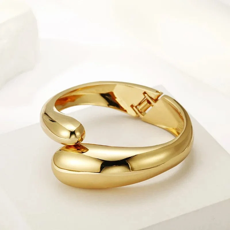 Heißer Verkauf Breite Armreifen Minimalistischen Legierung Gold Farbe Armbänder Für Frauen Zubehör Mode Schmuck Engagement Party Geschenk