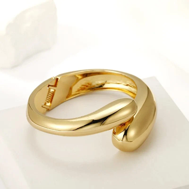 Heißer Verkauf Breite Armreifen Minimalistischen Legierung Gold Farbe Armbänder Für Frauen Zubehör Mode Schmuck Engagement Party Geschenk