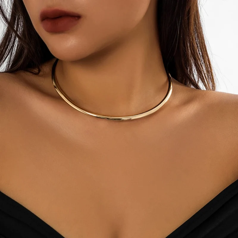 IngeSight.Z Punk-Halskette aus glattem Metall mit runden Drehmomenten für Frauen, schlichte Halskette in Goldfarbe, Party-Schmuck, Geschenk