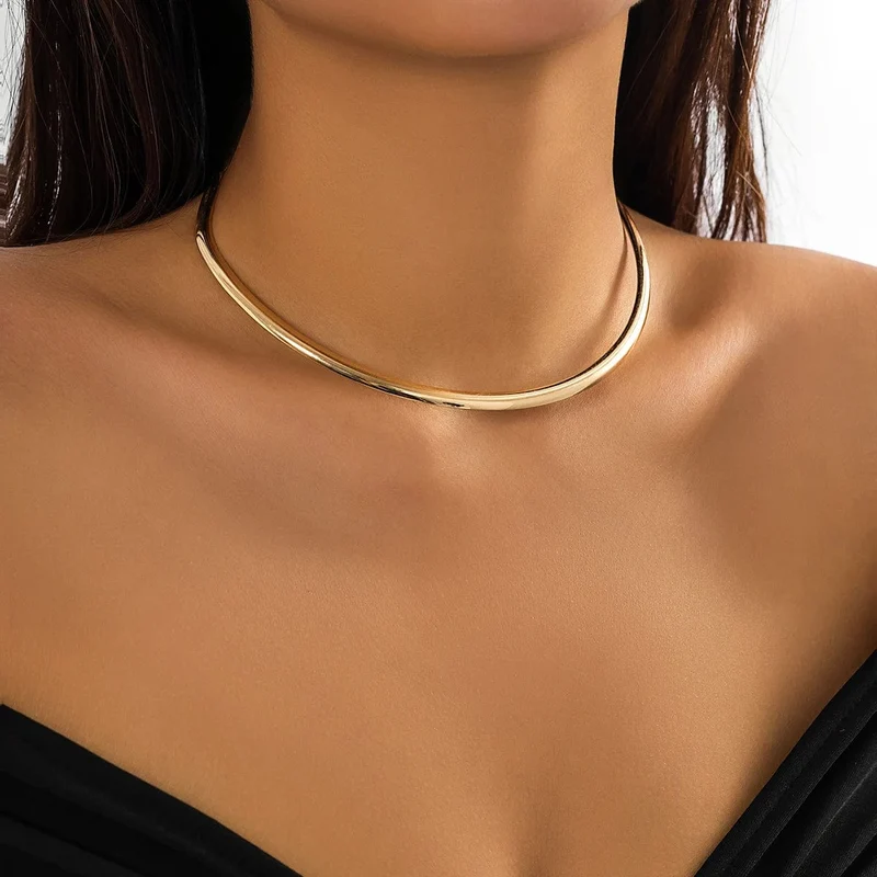 IngeSight.Z Punk-Halskette aus glattem Metall mit runden Drehmomenten für Frauen, schlichte Halskette in Goldfarbe, Party-Schmuck, Geschenk
