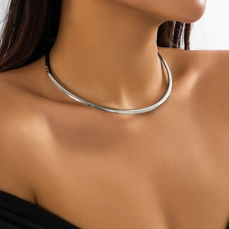 IngeSight.Z Punk-Halskette aus glattem Metall mit runden Drehmomenten für Frauen, schlichte Halskette in Goldfarbe, Party-Schmuck, Geschenk