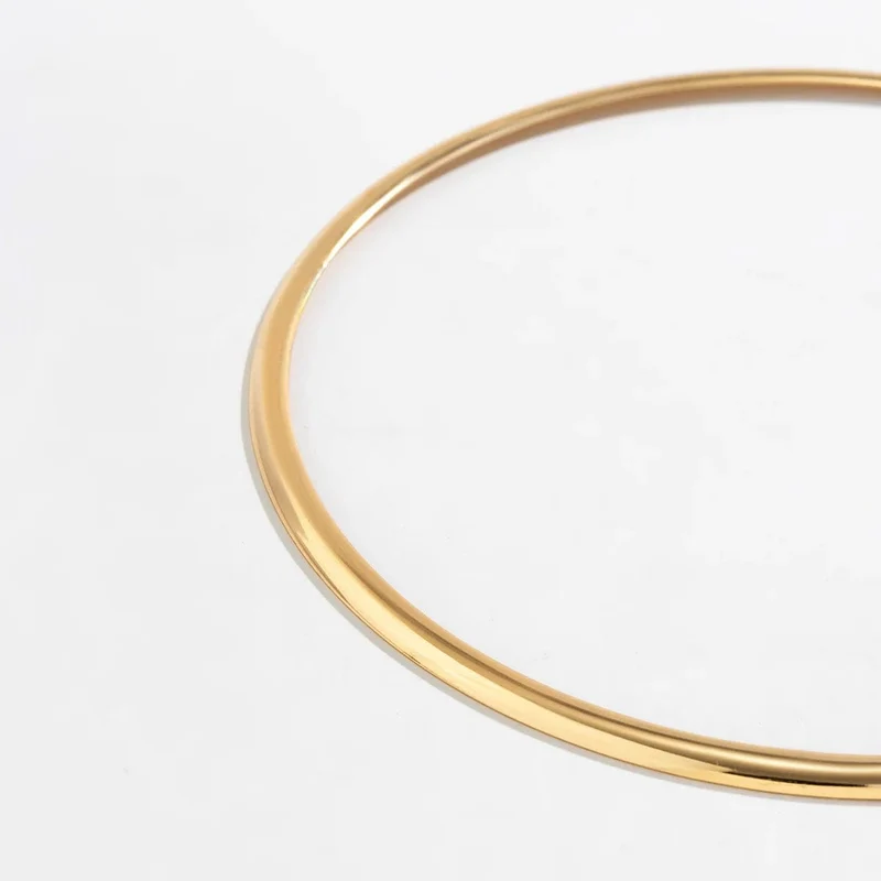 IngeSight.Z Punk-Halskette aus glattem Metall mit runden Drehmomenten für Frauen, schlichte Halskette in Goldfarbe, Party-Schmuck, Geschenk