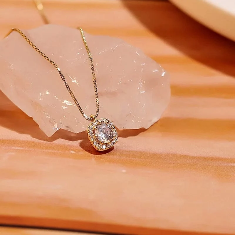 Korean Fashion Halskette für Frauen Herzförmige Zirkon Halskette Anhänger Temperament Schlüsselbein Kette Geburtstag Party Schmuck Geschenk