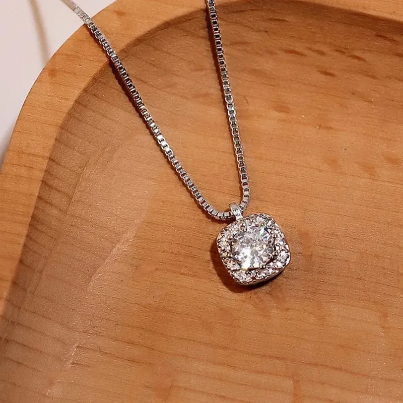Korean Fashion Halskette für Frauen Herzförmige Zirkon Halskette Anhänger Temperament Schlüsselbein Kette Geburtstag Party Schmuck Geschenk
