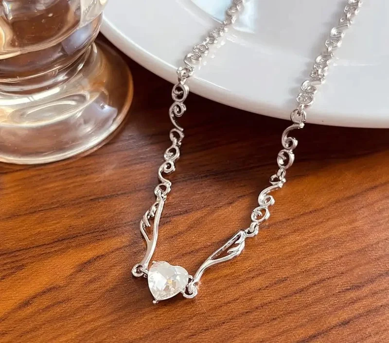 Korean Fashion Halskette für Frauen Herzförmige Zirkon Halskette Anhänger Temperament Schlüsselbein Kette Geburtstag Party Schmuck Geschenk