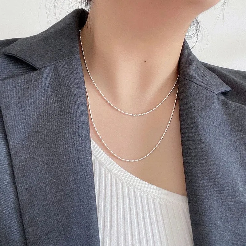 Halskette aus 925er Sterlingsilber mit schlichten geometrischen Perlen, glänzende und zarte Schlüsselbeinkette für Damenmode-Juwelier