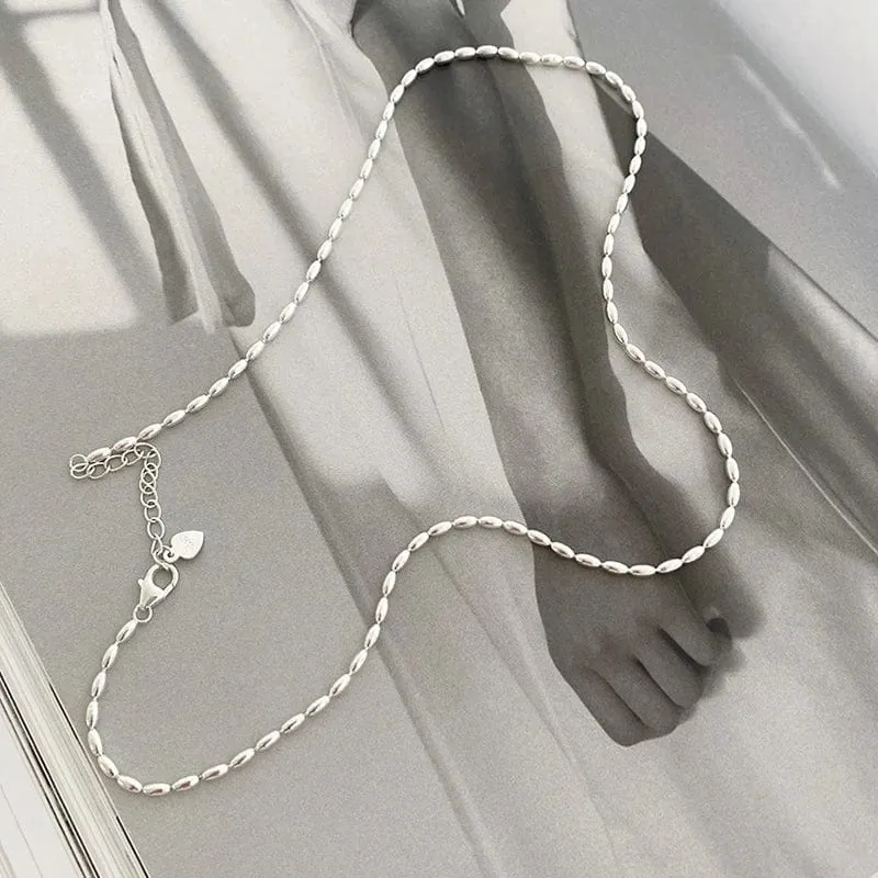 Halskette aus 925er Sterlingsilber mit schlichten geometrischen Perlen, glänzende und zarte Schlüsselbeinkette für Damenmode-Juwelier