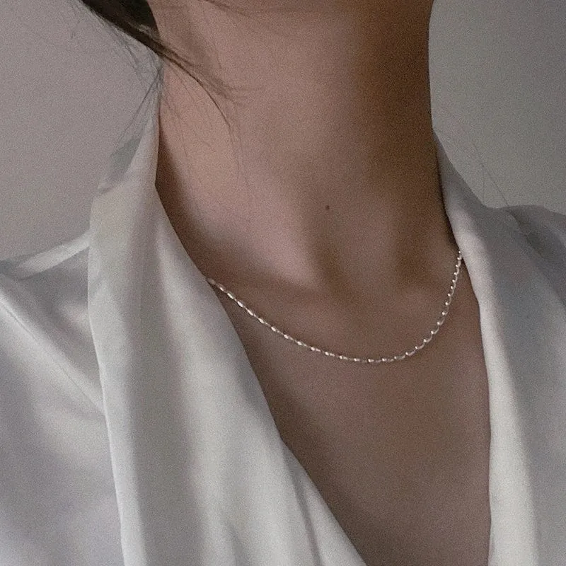 Halskette aus 925er Sterlingsilber mit schlichten geometrischen Perlen, glänzende und zarte Schlüsselbeinkette für Damenmode-Juwelier