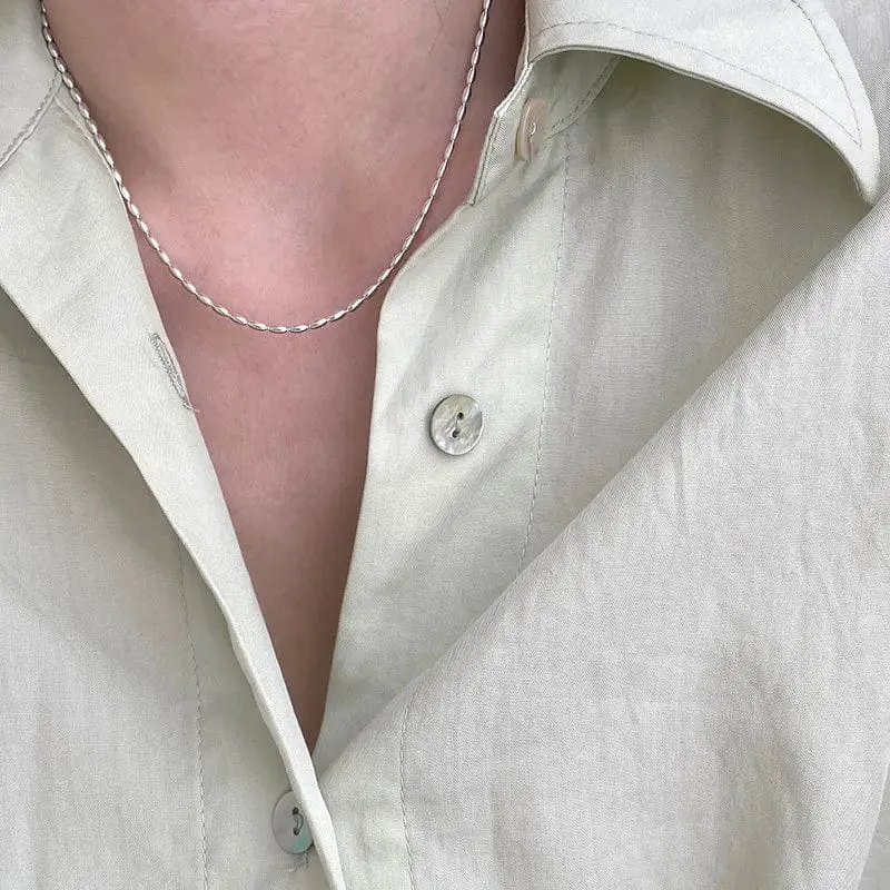 Halskette aus 925er Sterlingsilber mit schlichten geometrischen Perlen, glänzende und zarte Schlüsselbeinkette für Damenmode-Juwelier