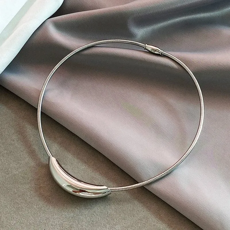 Französisches Retro-Design, Metallrohr, Schlangenknochen-Kettenhalsband für Damen, übertriebene Edelstahl-Halskette, farbloser Schmuck für Mädchen