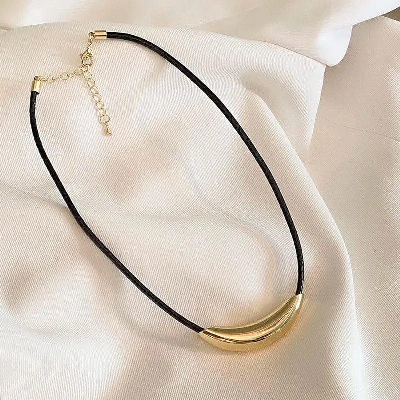 Französisches Retro-Design, Metallrohr, Schlangenknochen-Kettenhalsband für Damen, übertriebene Edelstahl-Halskette, farbloser Schmuck für Mädchen