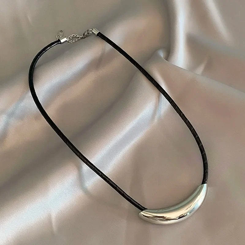 Französisches Retro-Design, Metallrohr, Schlangenknochen-Kettenhalsband für Damen, übertriebene Edelstahl-Halskette, farbloser Schmuck für Mädchen