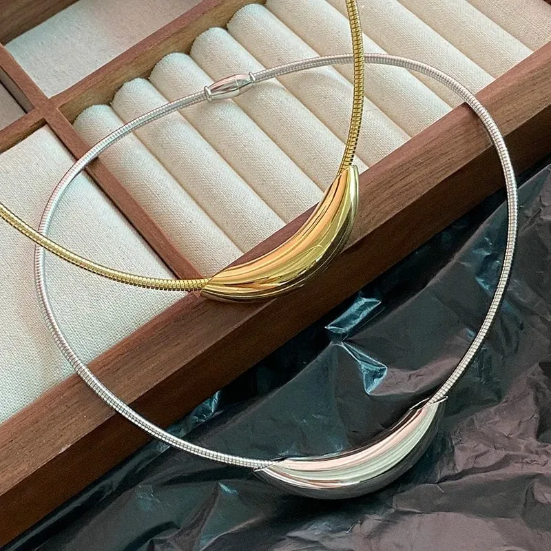 Französisches Retro-Design, Metallrohr, Schlangenknochen-Kettenhalsband für Damen, übertriebene Edelstahl-Halskette, farbloser Schmuck für Mädchen