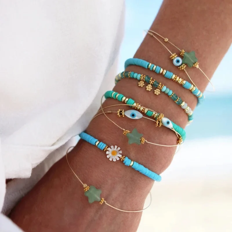 HERLOOK Boho-Schmuck, stapelbare Heishi-Armbänder für Frauen, Sommer-Armband aus Polymer-Tonperlen, goldfarben, verteilte Perlen, Pulseras