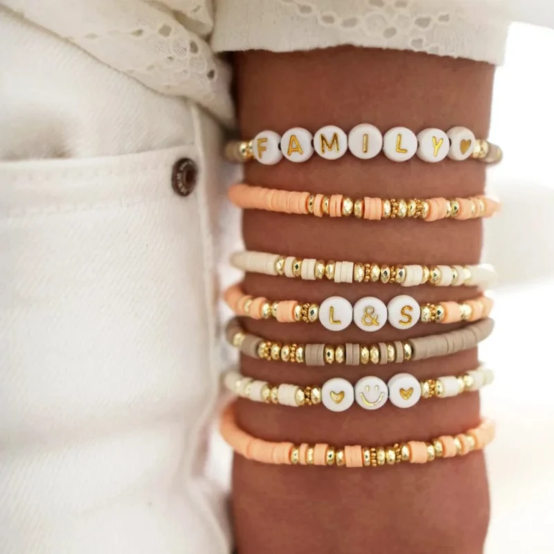 HERLOOK Boho-Schmuck, stapelbare Heishi-Armbänder für Frauen, Sommer-Armband aus Polymer-Tonperlen, goldfarben, verteilte Perlen, Pulseras