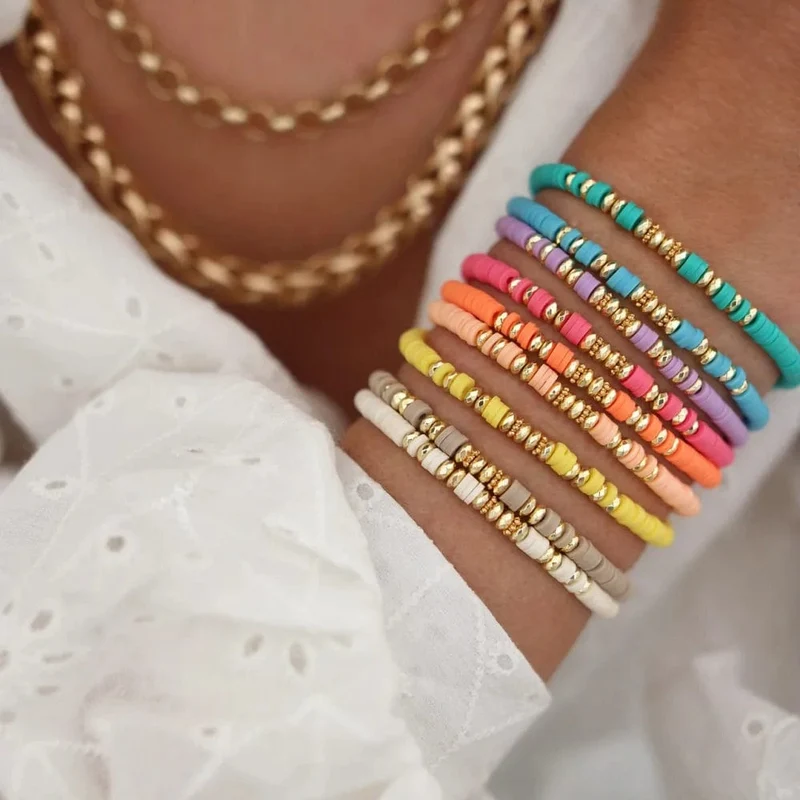 HERLOOK Boho-Schmuck, stapelbare Heishi-Armbänder für Frauen, Sommer-Armband aus Polymer-Tonperlen, goldfarben, verteilte Perlen, Pulseras