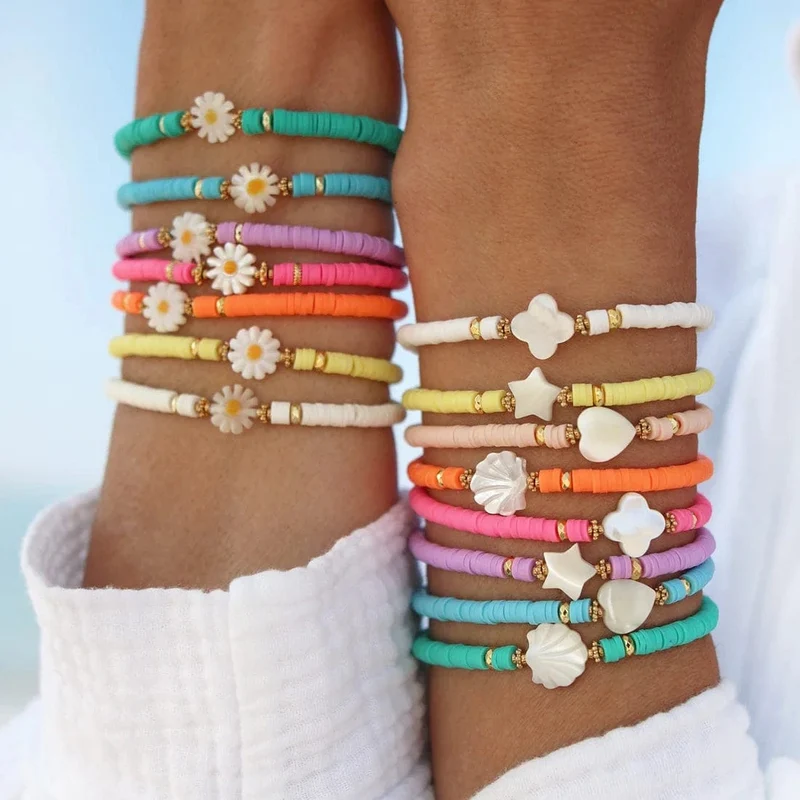 HERLOOK Boho-Schmuck, stapelbare Heishi-Armbänder für Frauen, Sommer-Armband aus Polymer-Tonperlen, goldfarben, verteilte Perlen, Pulseras
