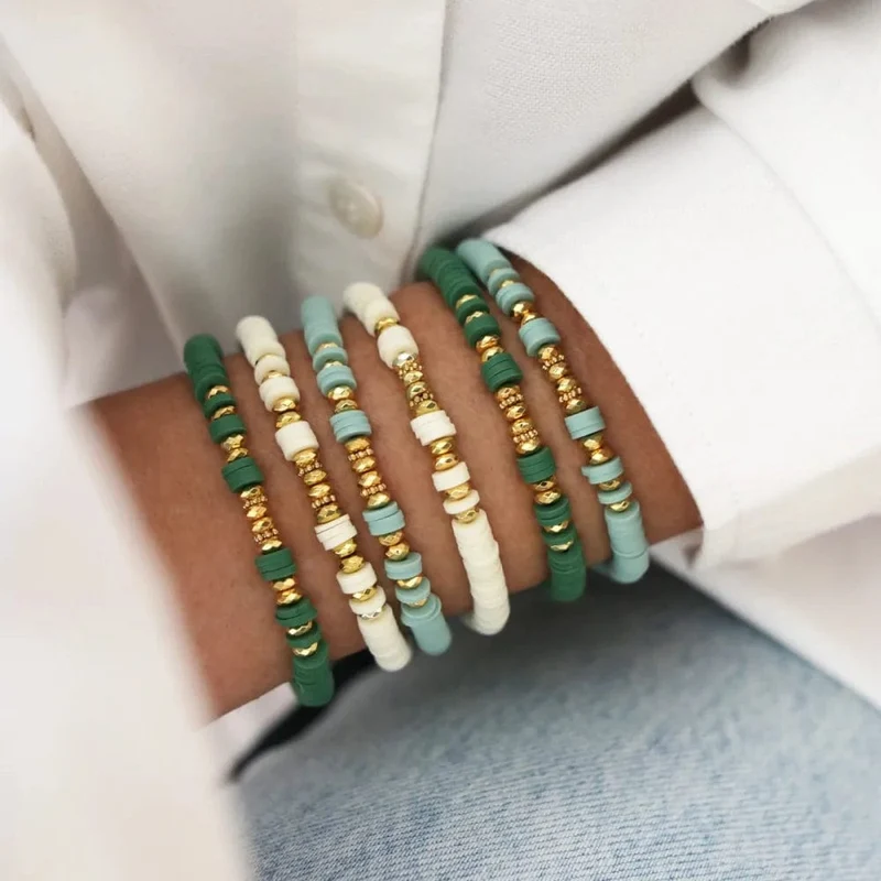 HERLOOK Boho-Schmuck, stapelbare Heishi-Armbänder für Frauen, Sommer-Armband aus Polymer-Tonperlen, goldfarben, verteilte Perlen, Pulseras