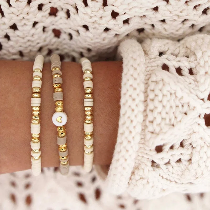 HERLOOK Boho-Schmuck, stapelbare Heishi-Armbänder für Frauen, Sommer-Armband aus Polymer-Tonperlen, goldfarben, verteilte Perlen, Pulseras