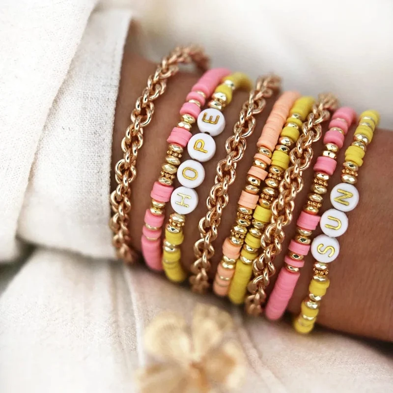 HERLOOK Boho-Schmuck, stapelbare Heishi-Armbänder für Frauen, Sommer-Armband aus Polymer-Tonperlen, goldfarben, verteilte Perlen, Pulseras