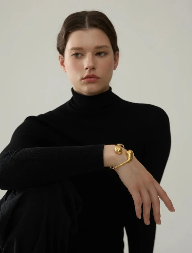 Yhpup 316l Edelstahl Wassertropfen Hohl Verstellbares Armband Armreif für Frauen 18K Gold PVD plattiert Rostfrei Ungewöhnlicher Schmuck