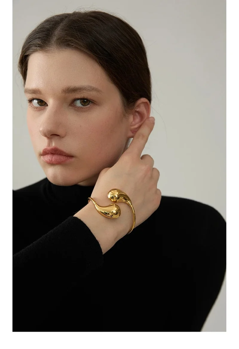Yhpup 316l Edelstahl Wassertropfen Hohl Verstellbares Armband Armreif für Frauen 18K Gold PVD plattiert Rostfrei Ungewöhnlicher Schmuck