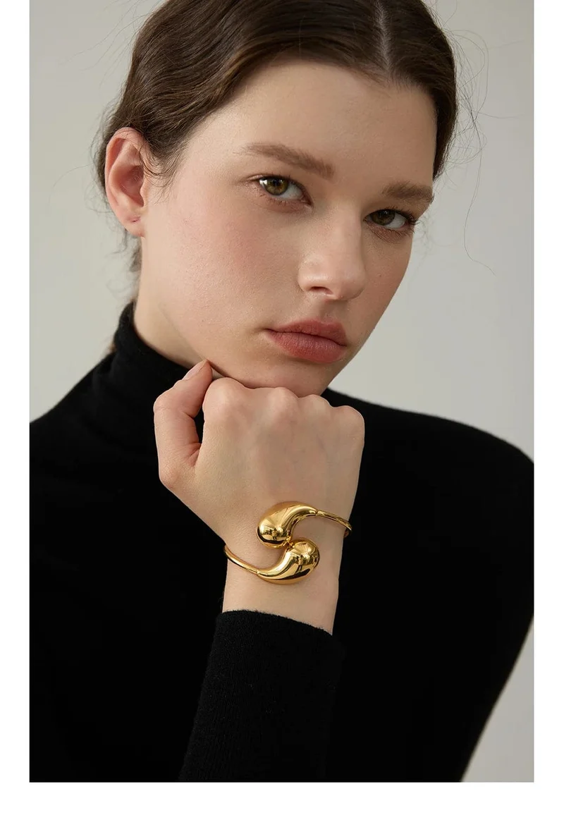 Yhpup 316l Edelstahl Wassertropfen Hohl Verstellbares Armband Armreif für Frauen 18K Gold PVD plattiert Rostfrei Ungewöhnlicher Schmuck