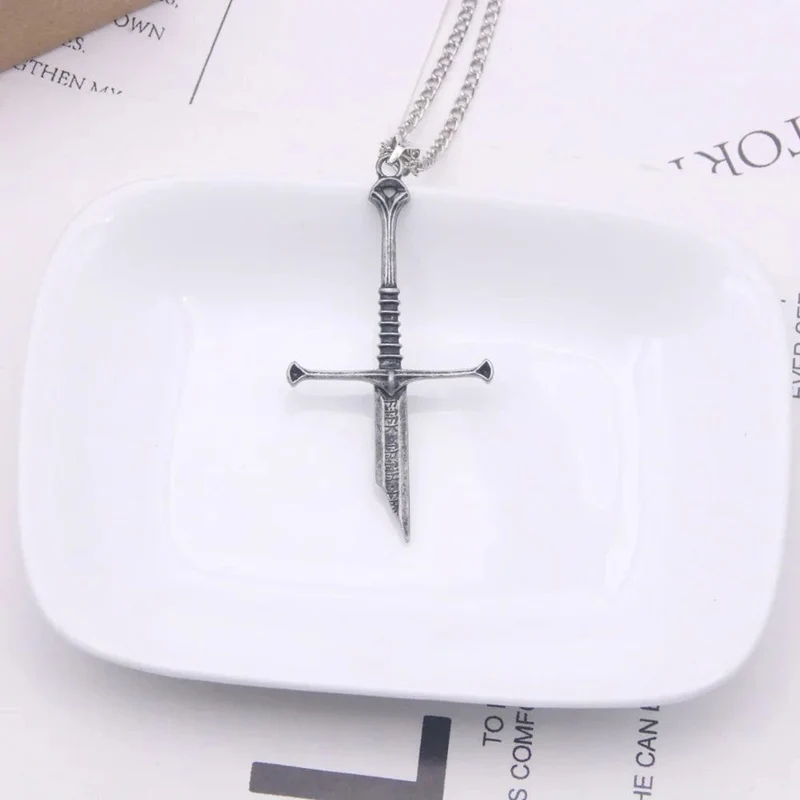 Vintage Narsil Broken Sword Halskette für Männer Frauen Moveis Schmuck Cosplay Cool Punk Schwert Anhänger Halskette Geschenk