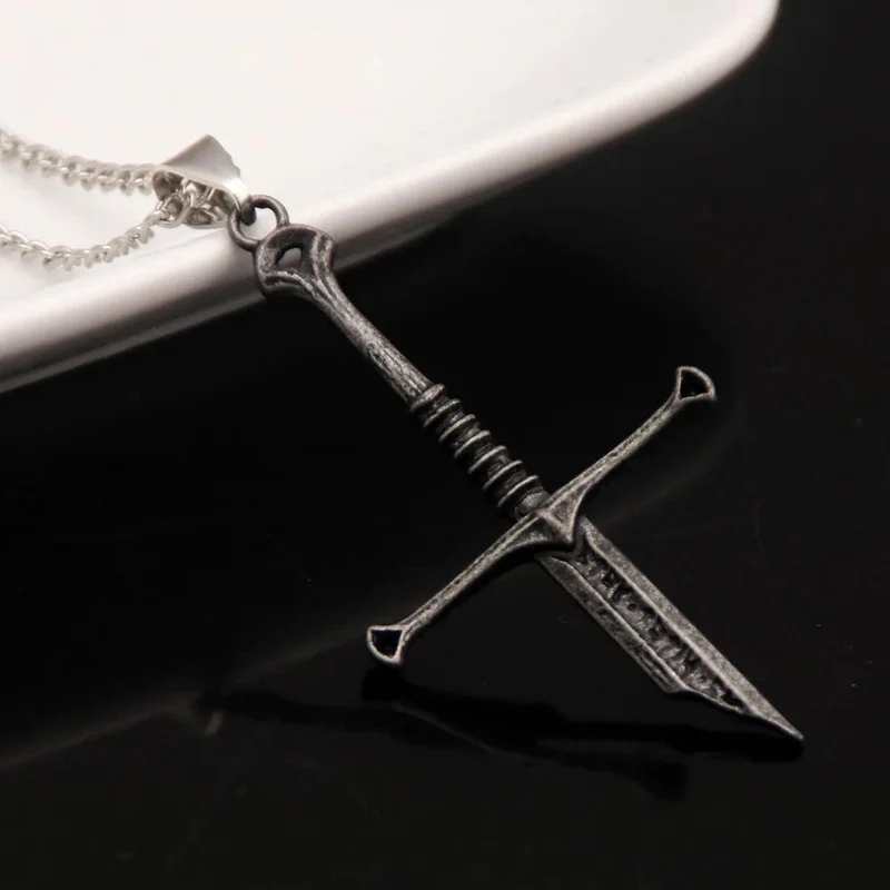 Vintage Narsil Broken Sword Halskette für Männer Frauen Moveis Schmuck Cosplay Cool Punk Schwert Anhänger Halskette Geschenk