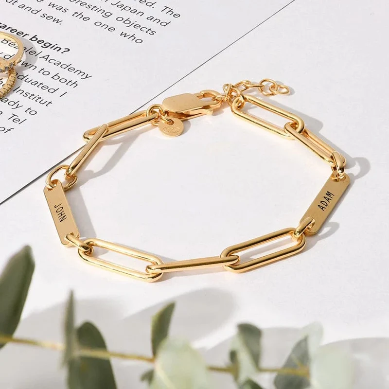 Individuelles graviertes Namensarmband, luxuriöser goldener Edelstahlschmuck für Frauen, personalisiertes verstellbares Armband mit Büroklammerkette