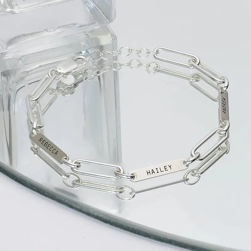 Individuelles graviertes Namensarmband, luxuriöser goldener Edelstahlschmuck für Frauen, personalisiertes verstellbares Armband mit Büroklammerkette