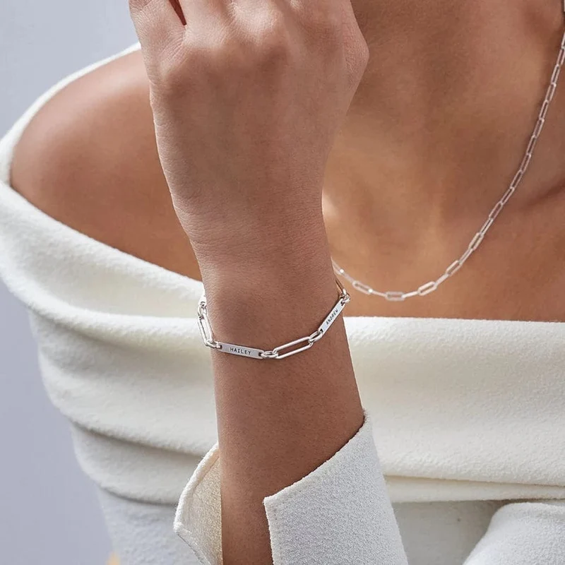Individuelles graviertes Namensarmband, luxuriöser goldener Edelstahlschmuck für Frauen, personalisiertes verstellbares Armband mit Büroklammerkette