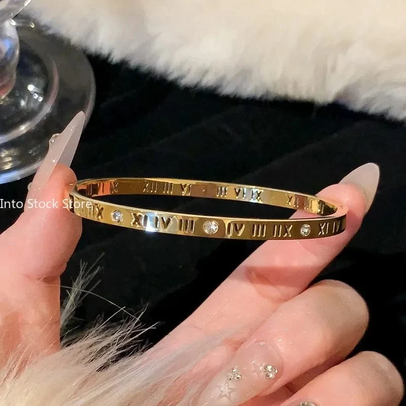 Titanstahl-Armband mit weißer Perlmutterfalter-Muschel, Luxus-Design, Edelstahl-Armreif für Damen, Schmuck für Damen