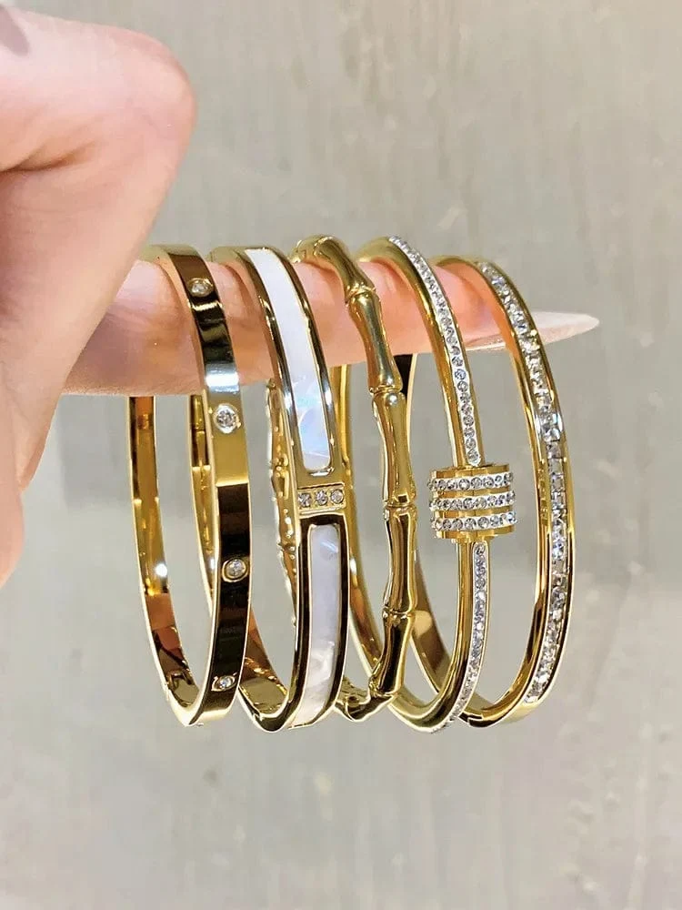 Titanstahl-Armband mit weißer Perlmutterfalter-Muschel, Luxus-Design, Edelstahl-Armreif für Damen, Schmuck für Damen